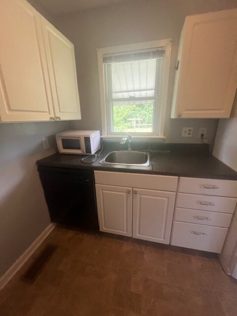 kitchen - 1604 N New York Ave