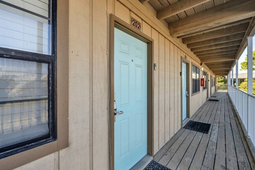 Building Photo - 312 Bream Ave