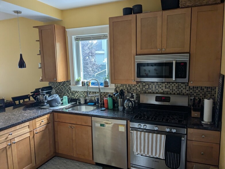 Dishwasher & Stove - 8 Cedar Street