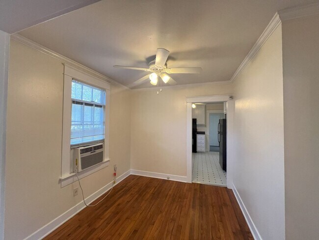 Building Photo - 843 Ingleside Dr