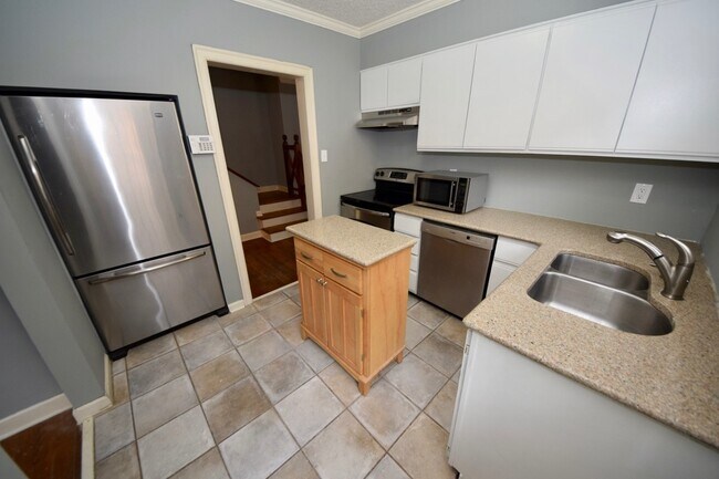 Building Photo - 256 Lombardy Pl