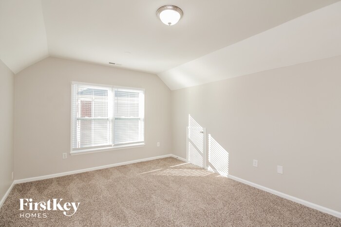 Building Photo - 6619 Hawksnest Dr