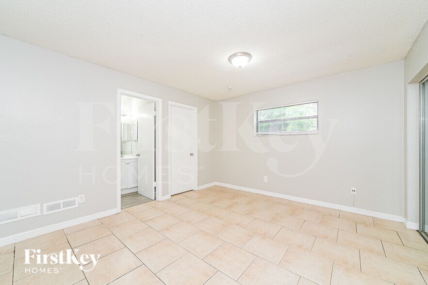 Building Photo - 1836 Columbine Dr