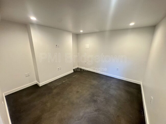 Building Photo - 7300 N Mobile Ave