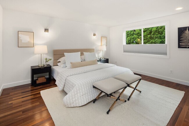 Building Photo - 5bd/2.75ba Bellevue Home