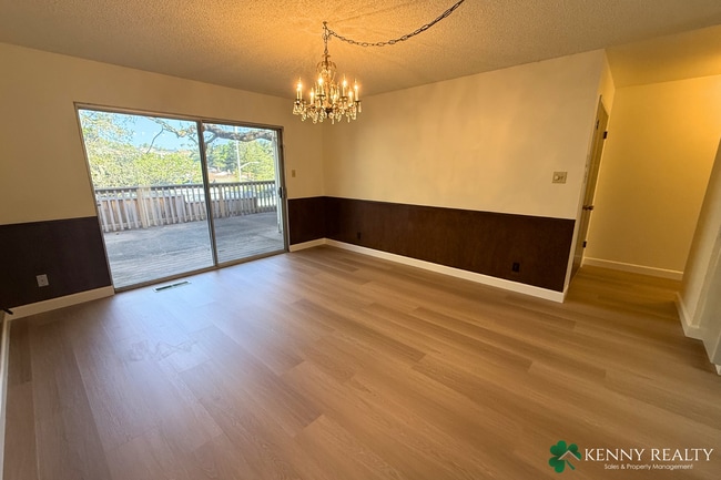 Building Photo - Updated 3 Bedroom, 2 Bathroom in Laurelwood Neighborhood San Mateo
