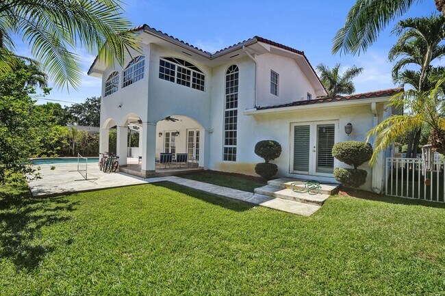 Building Photo - 1534 Palancia Ave