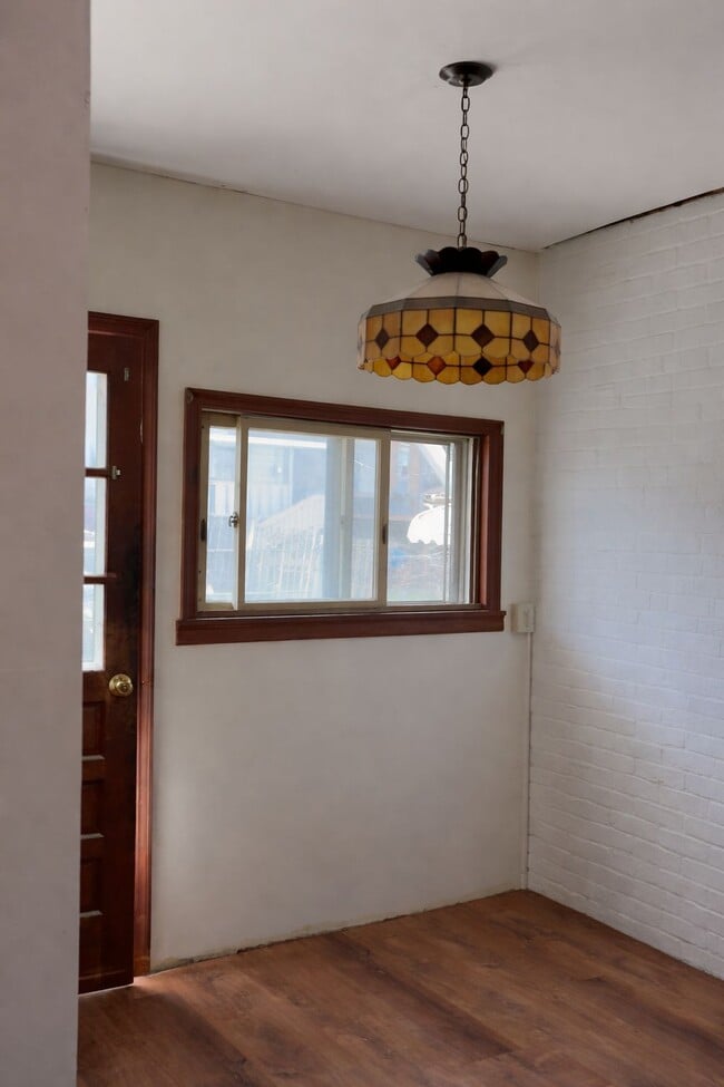 Building Photo - 748 S Hall St