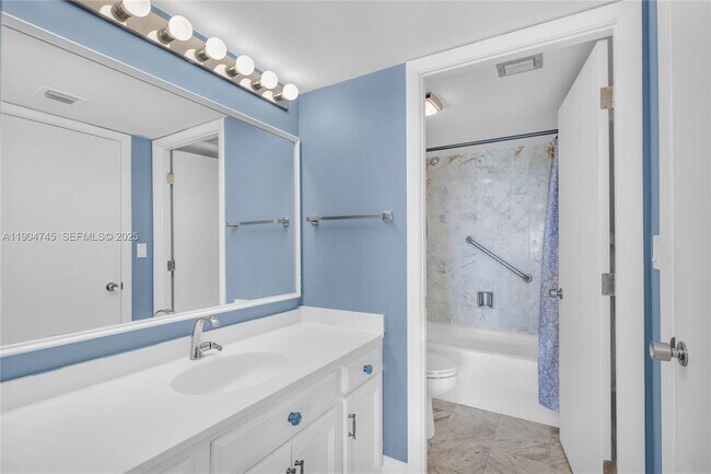 Building Photo - 3200 Port Royale Dr N