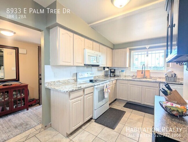 Building Photo - 8933 E Palm Tree Dr