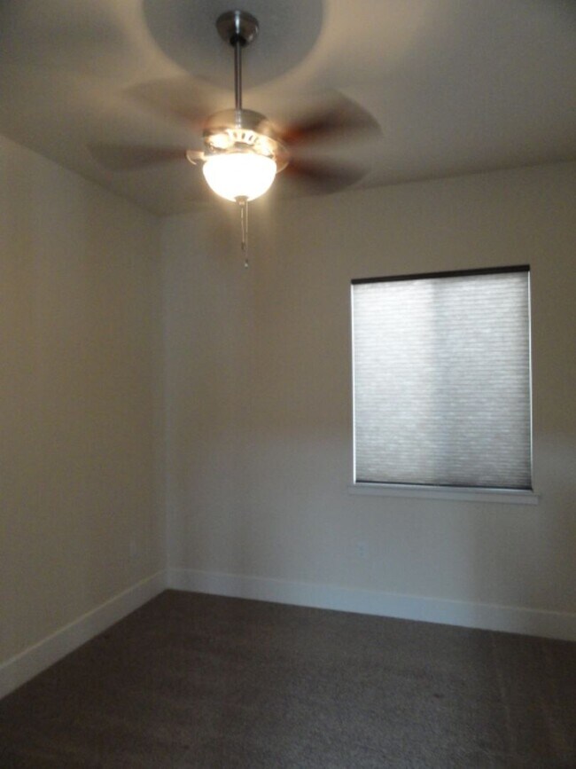 Building Photo - Great Home in East Garrison