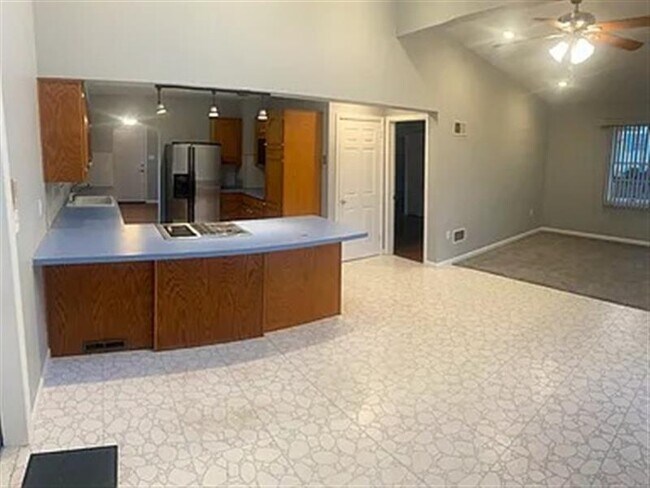 Building Photo - Top Home
