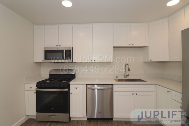 Building Photo - All new 2 bed 1 bath Duplex