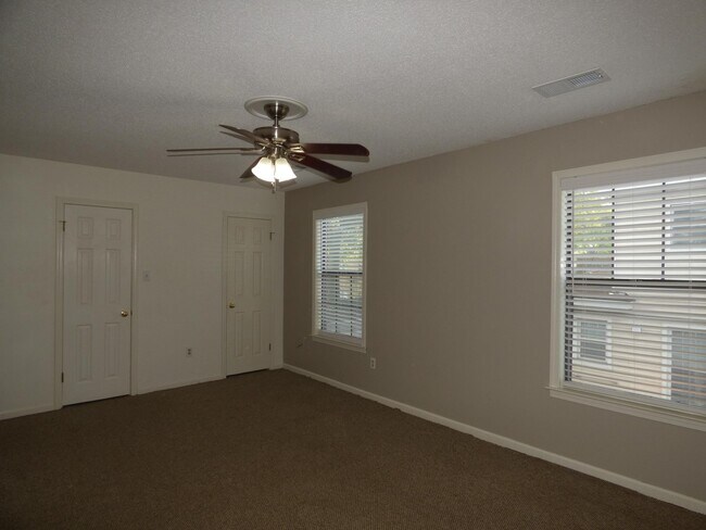 Building Photo - 1695 Belvedere Ct