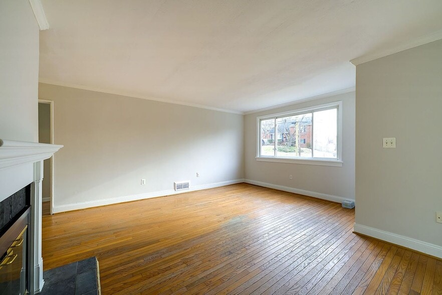 Building Photo - 10022 Brunett Ave