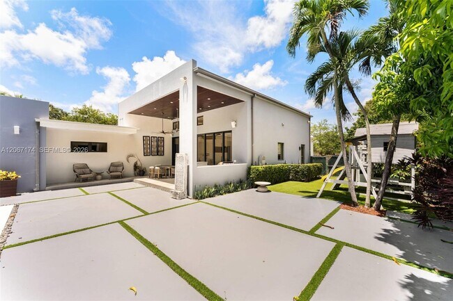 Building Photo - 15315 SW 84th Ave