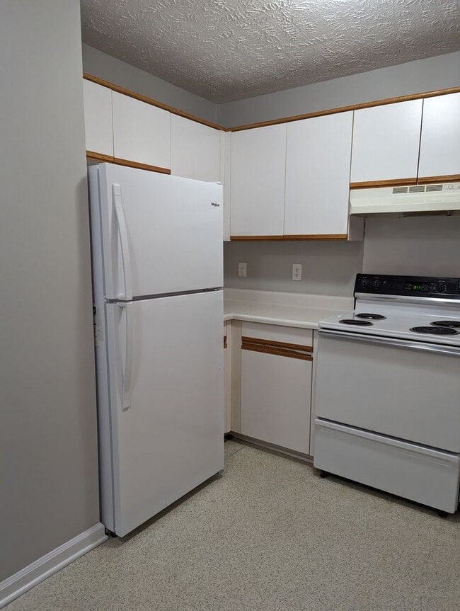 Building Photo - Townhome living close to downtown Fayetteville