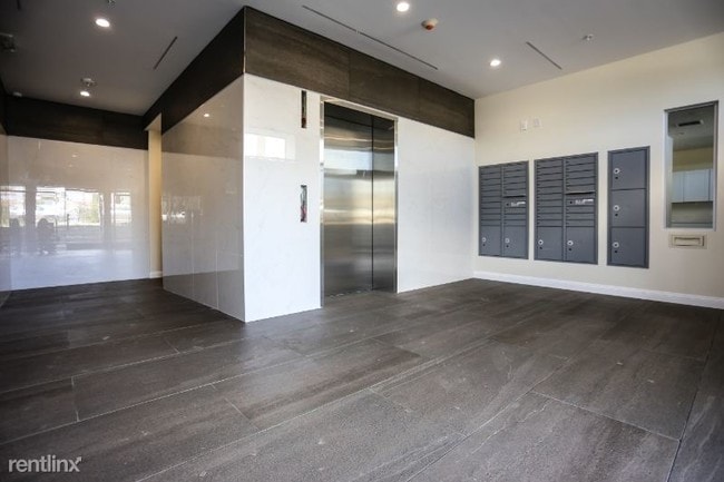 Building Photo - 7140 S La Tijera Blvd