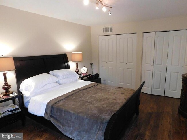 Building Photo - 6147 Leesburg Pike