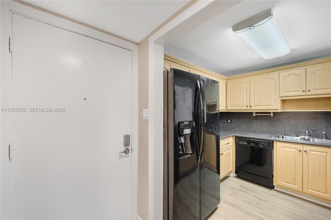 Building Photo - 10425 SW 112th Ave