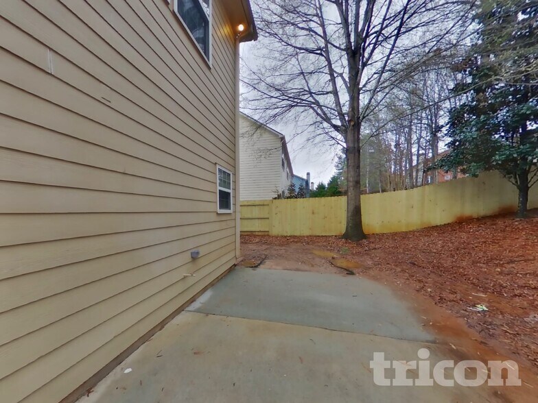 Building Photo - 18 Rockridge Dr