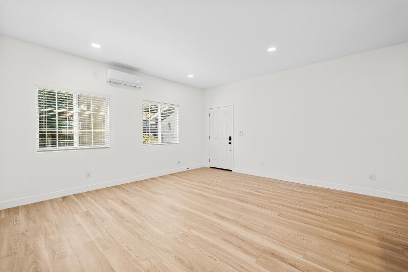 Building Photo - 3884 Alsace Ave