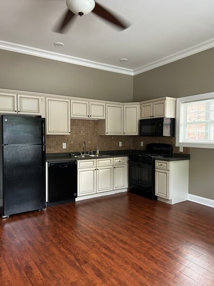 Open kitchen and living room concept - 297 Buffalo St