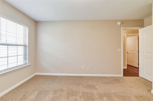 Building Photo - 553 Old Mill Way