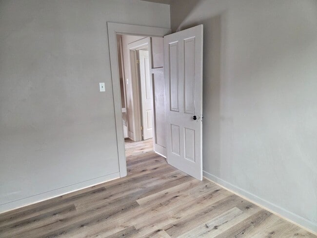 Building Photo - Freshly Updated 4 Bedroom 1 Bath Single Family Home in Marinette