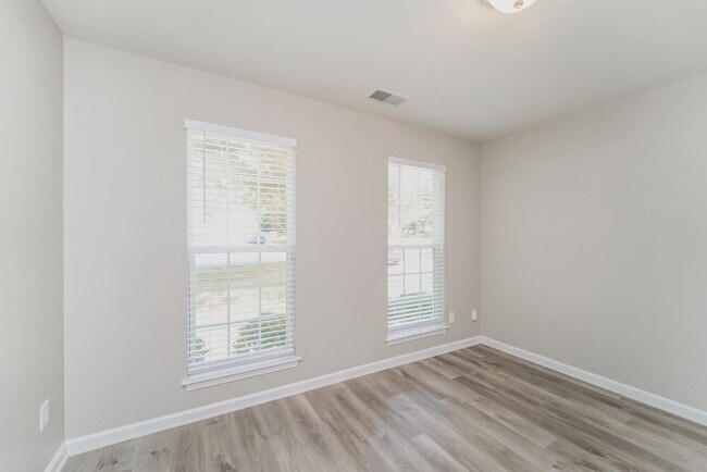 Building Photo - 161 Shephard Hill Dr