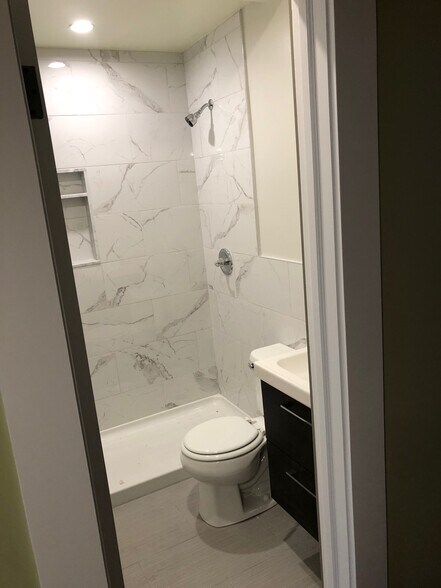 1st Floor Full Bathroom with Shower - 103 E 32nd St