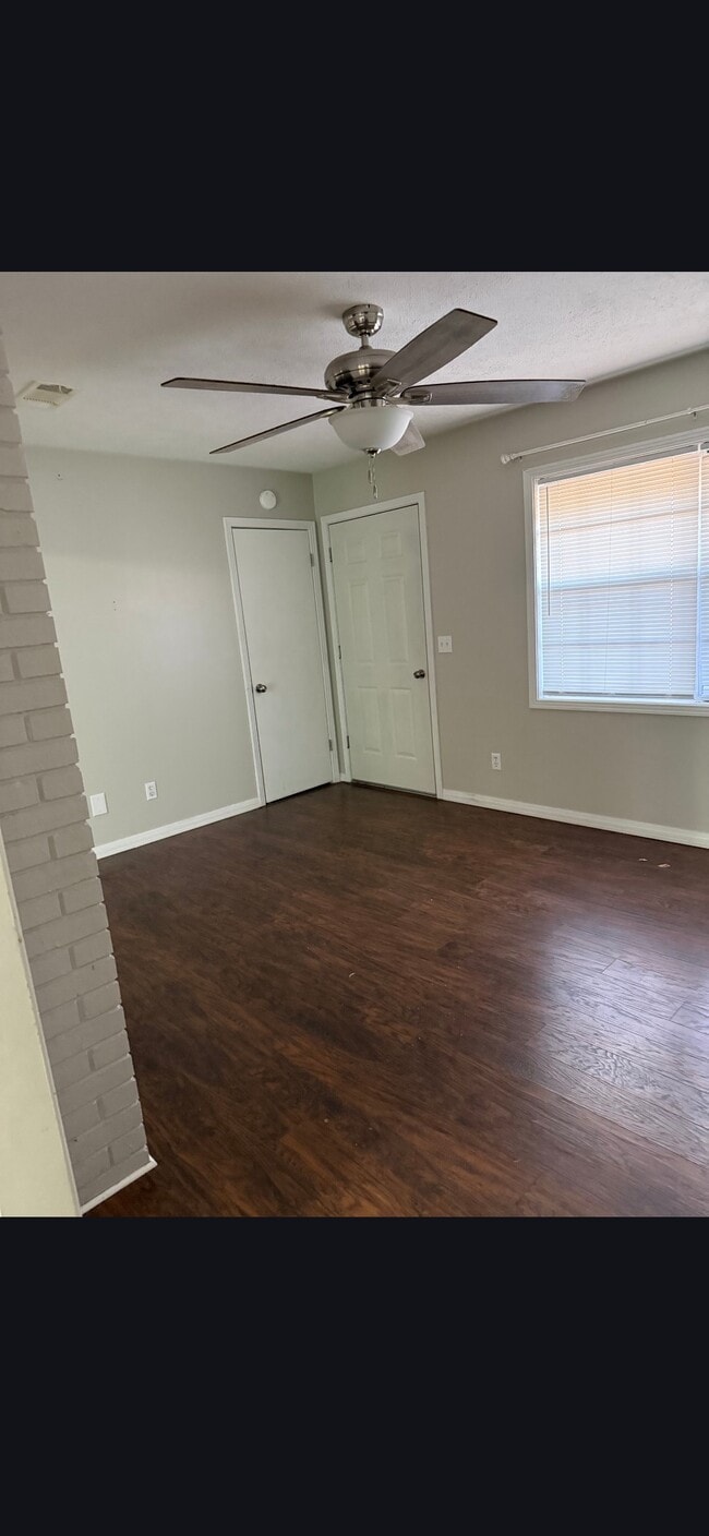 Building Photo - 619 Cherokee Rd