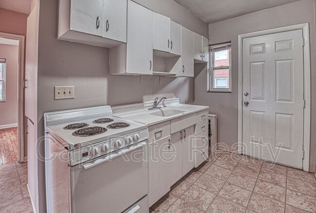 Building Photo - 81 N Hampton Rd