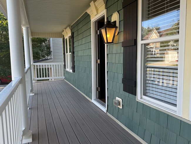 Building Photo - Amazingly Spacious Residence, Available Now!