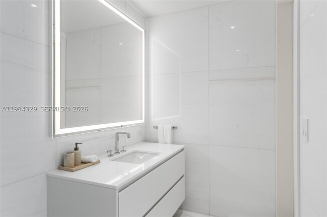 Building Photo - 300 Biscayne Blvd