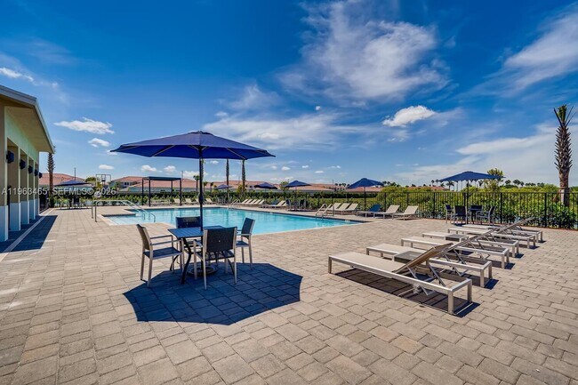 Building Photo - 540 NE 4th St