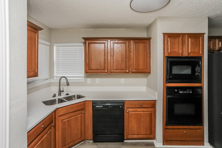 Building Photo - 1809 Clayton Dr