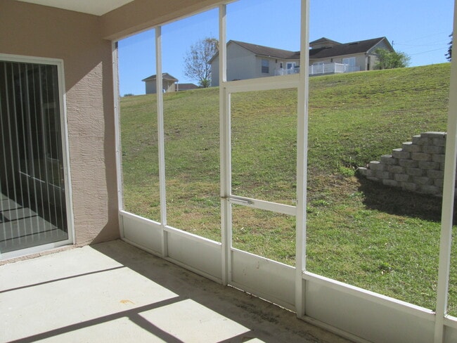 Building Photo - Large House with Bonus Room
