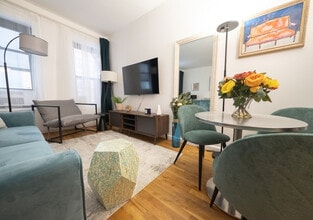 Building Photo - 305 E 95th St