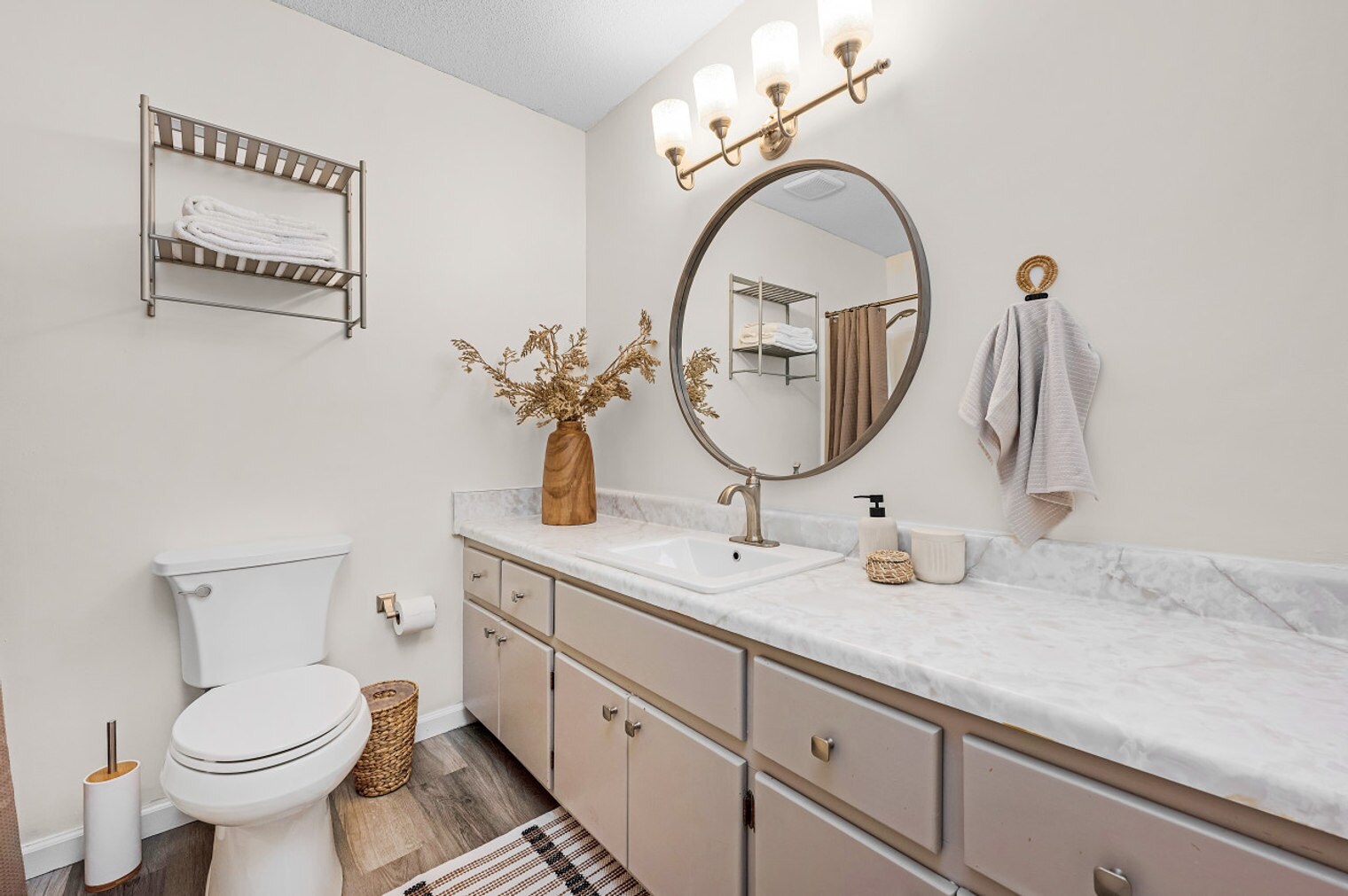 Building Photo - 17462 Front Beach Rd