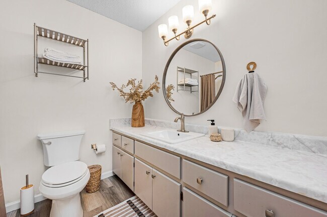 Building Photo - 17462 Front Beach Rd