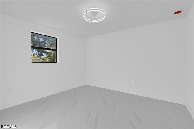 Building Photo - 356 New York Dr