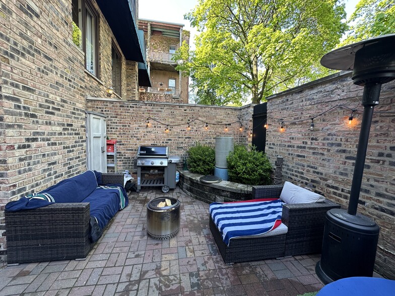 Patio - 1846 N Hudson Ave