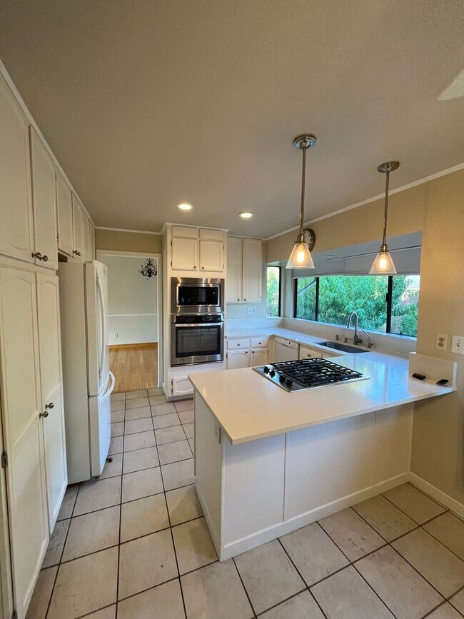 Building Photo - *Holiday Move In Special, $500 Off First Month's Rent! Large 4 bedroom/ 2.5 Bathroom Home for Ren...