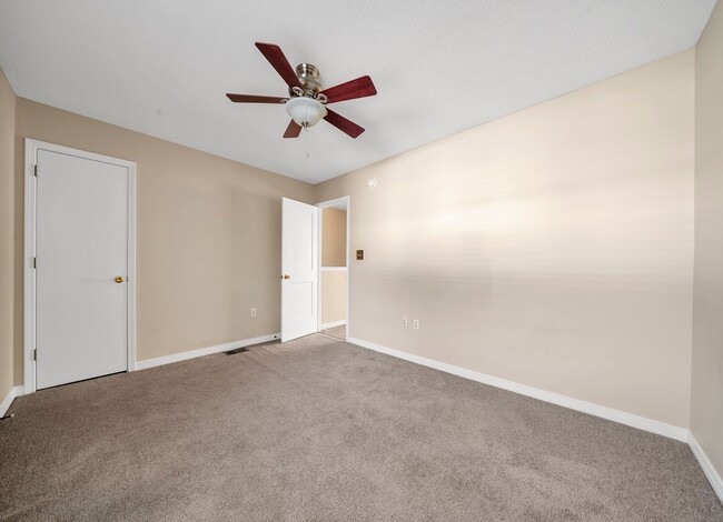 Building Photo - FWB Townhome