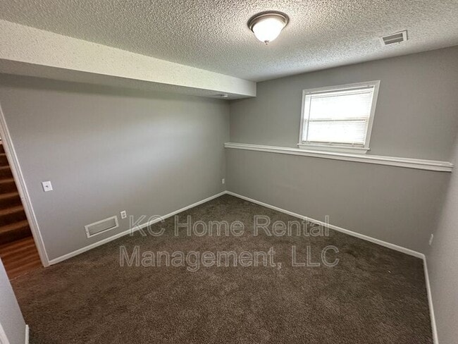 Building Photo - 433 Lee Dr