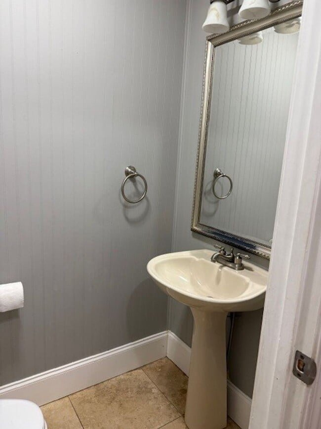 Building Photo - 3 Bedroom / 2.5 Bathroom - Home in Cookeville!