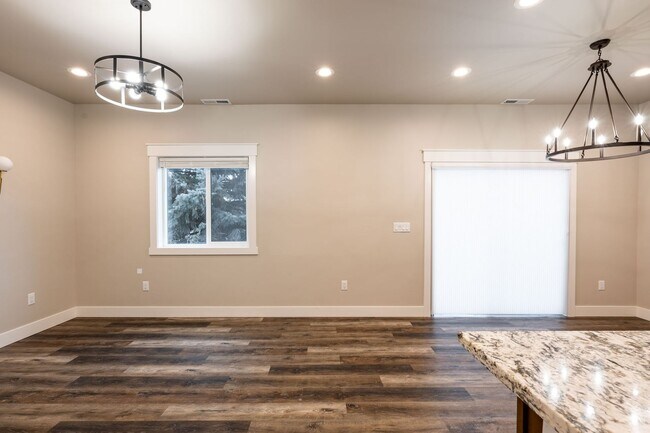 Building Photo - Beautiful 3 Bed, 2.5 Bath Townhome in Ashton - Shorter lease terms available