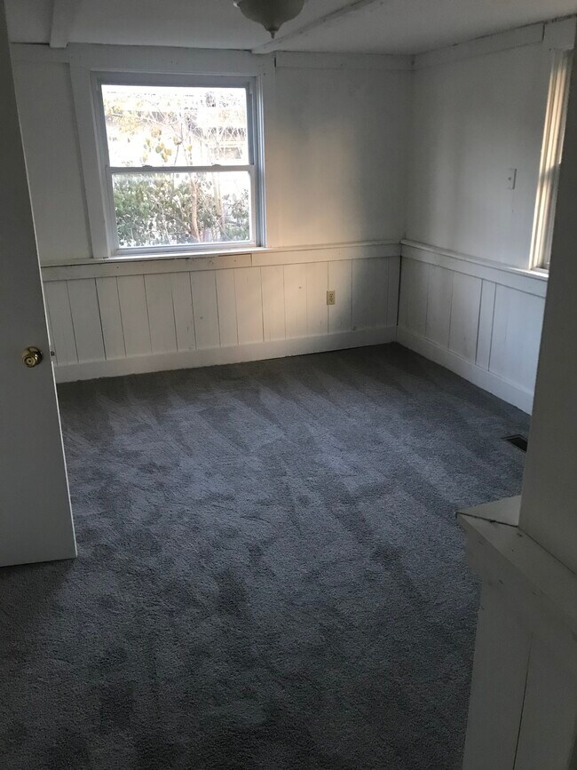 Building Photo - 408 W 9th St