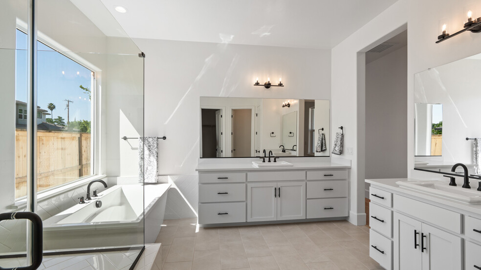 Building Photo - 3840 Fletcher Park Cir